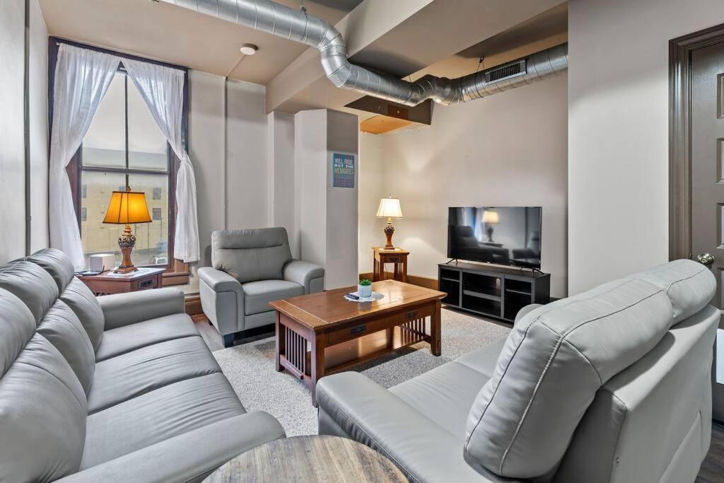Perfect Blend Of Convenience & Comfort Ny Apartment Syracuse