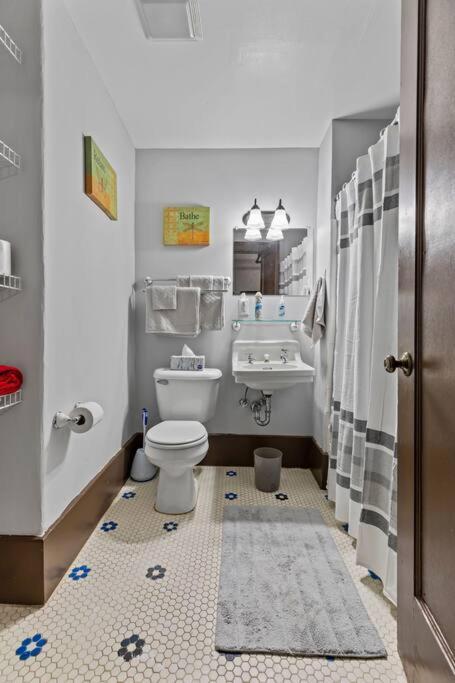 Perfect Blend Of Convenience & Comfort Ny Apartment